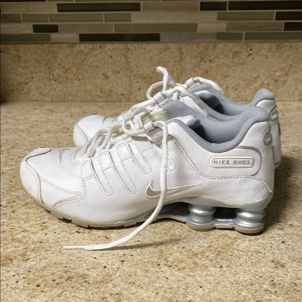 Nike Shox Men's White Athletic Shoes - Picture 3 of 7